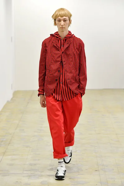 Look 3